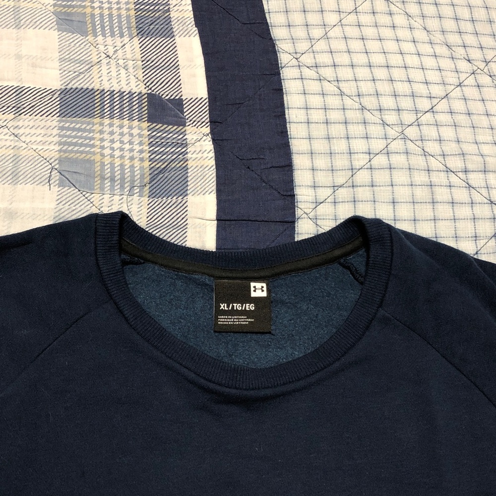 Under Armour Men's Dark Blue Crewneck Sweater - Picture 10 of 11